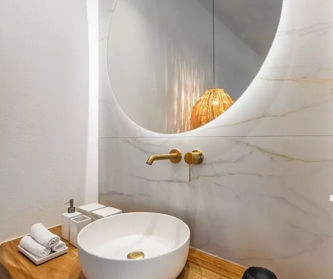 V Luxury Apartments Naxos