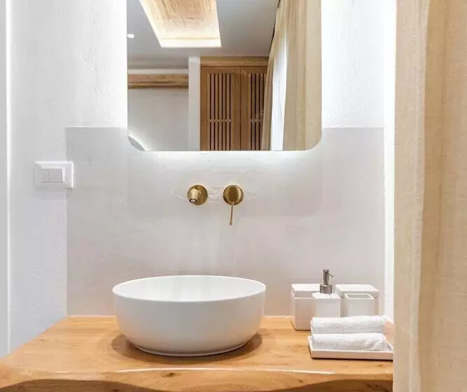 V Luxury Apartments Naxos