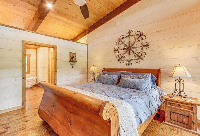 Blue Ridge Cabin W/ Hot Tub, Deck & Mountain Views