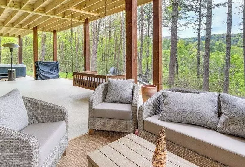 Blue Ridge Cabin W/ Hot Tub, Deck & Mountain Views