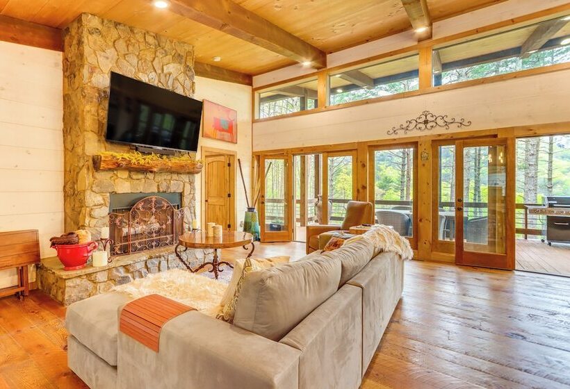 Blue Ridge Cabin W/ Hot Tub, Deck & Mountain Views