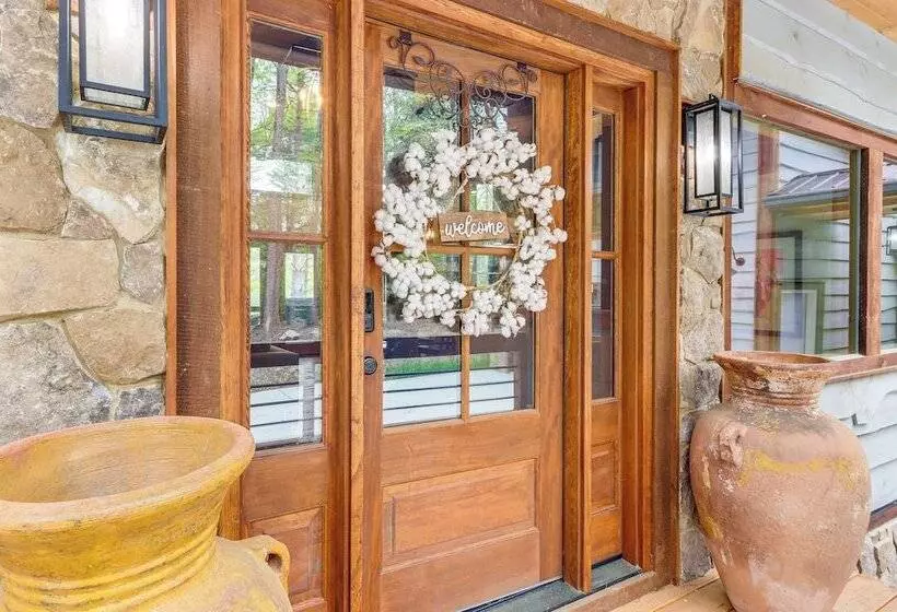 Blue Ridge Cabin W/ Hot Tub, Deck & Mountain Views