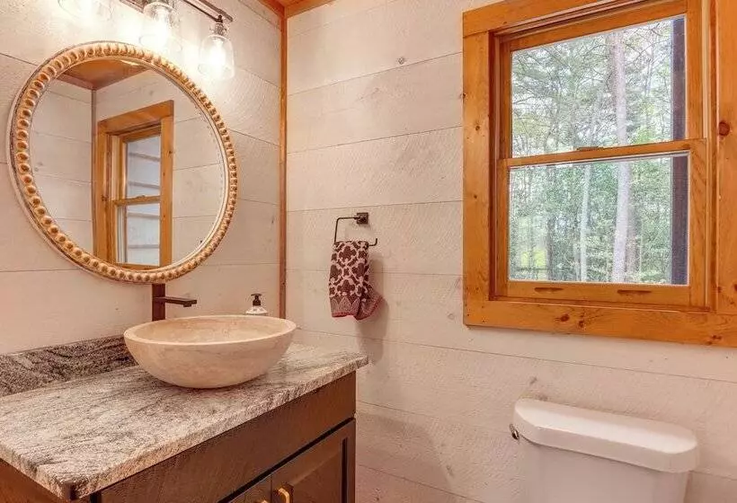 Blue Ridge Cabin W/ Hot Tub, Deck & Mountain Views