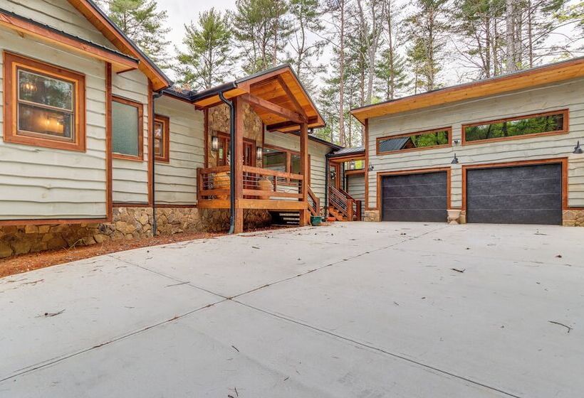 Blue Ridge Cabin W/ Hot Tub, Deck & Mountain Views