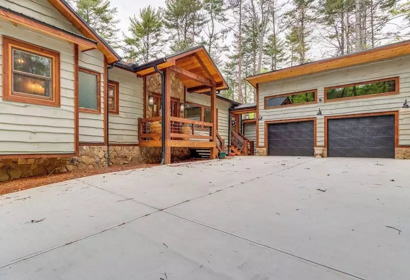 Blue Ridge Cabin W/ Hot Tub, Deck & Mountain Views