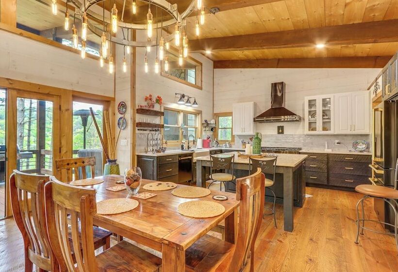 Blue Ridge Cabin W/ Hot Tub, Deck & Mountain Views