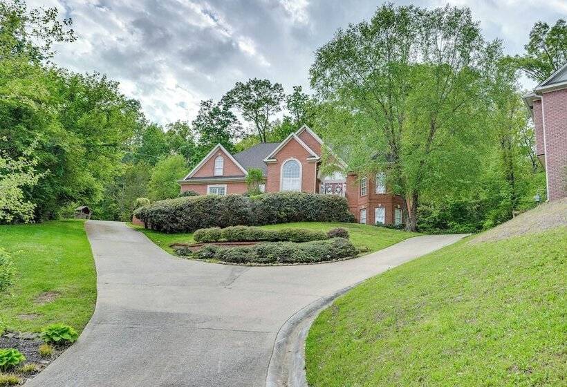 Chattanooga Family Home: Games, Yard, Grill!