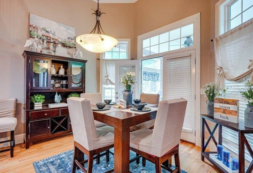 Chattanooga Family Home: Games, Yard, Grill!