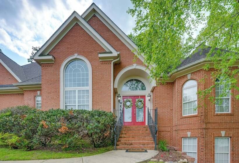 Chattanooga Family Home: Games, Yard, Grill!