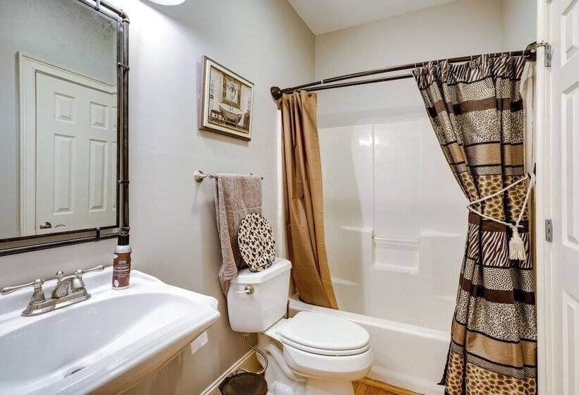 Chattanooga Family Home: Games, Yard, Grill!