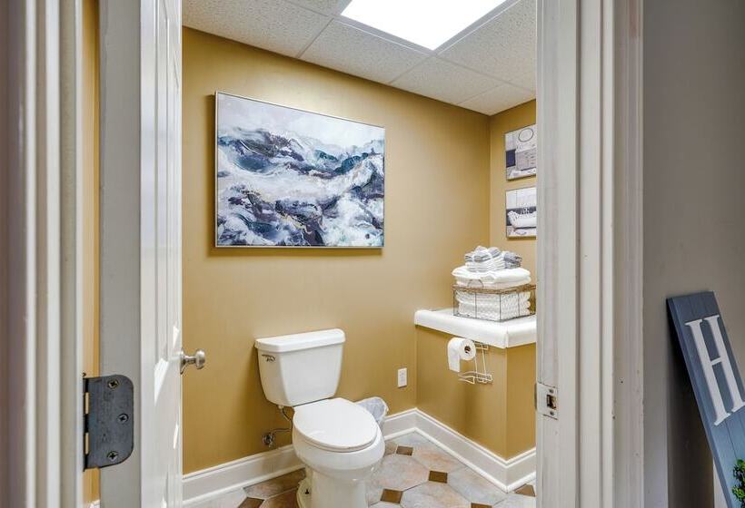 Chattanooga Family Home: Games, Yard, Grill!