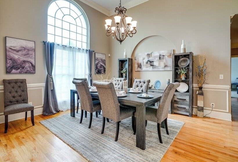 Chattanooga Family Home: Games, Yard, Grill!