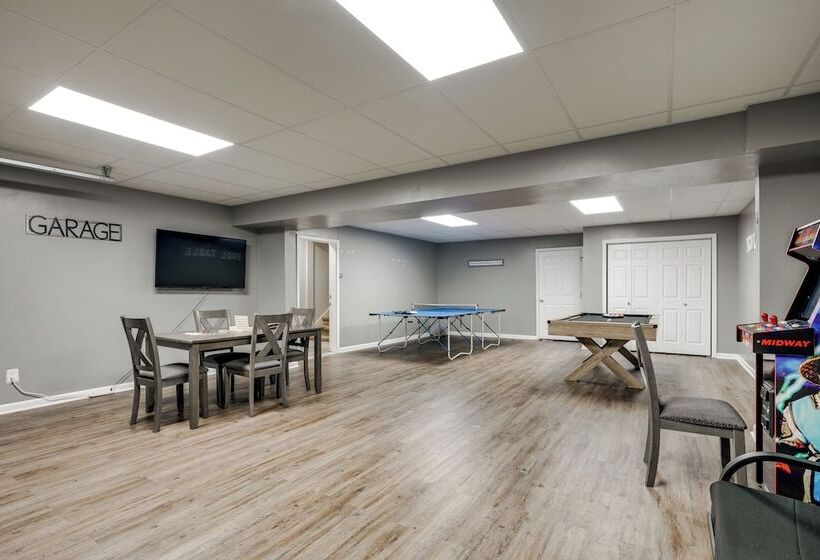 Chattanooga Family Home: Games, Yard, Grill!