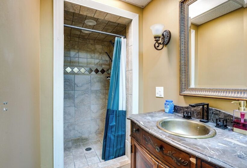 Chattanooga Family Home: Games, Yard, Grill!