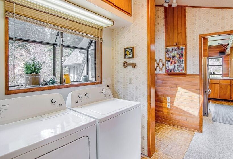 Cle Elum A Frame Direct Yakima River Access!