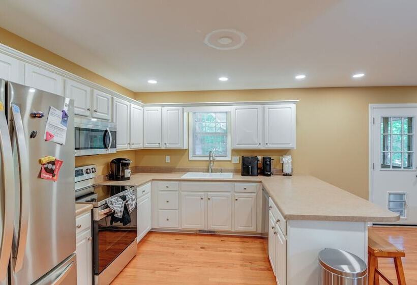 Cozy Hermitage Home W/ Deck: 11 Mi To Nashville!