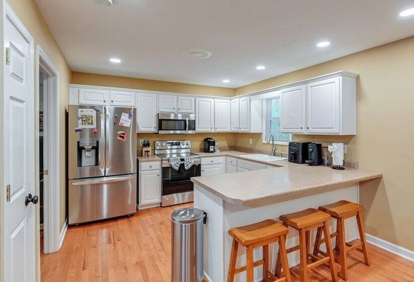 Cozy Hermitage Home W/ Deck: 11 Mi To Nashville!