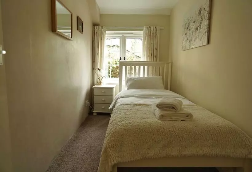 Family Friendly Rural Riverside 5 Bed Cottage