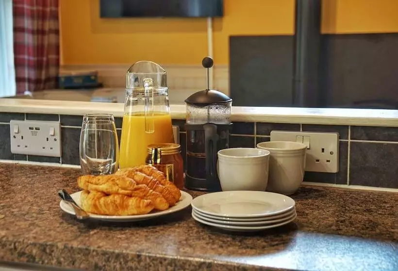 Family Friendly Rural Riverside 5 Bed Cottage