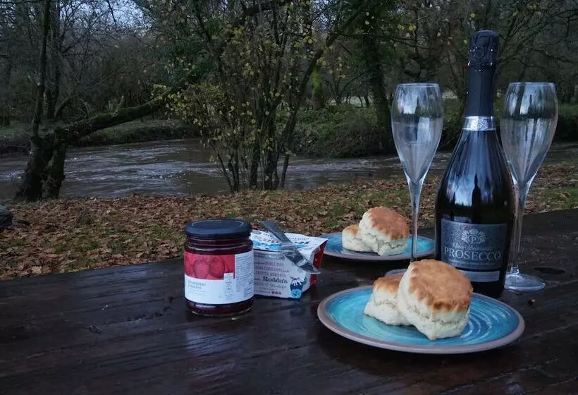 Family Friendly Rural Riverside 5 Bed Cottage