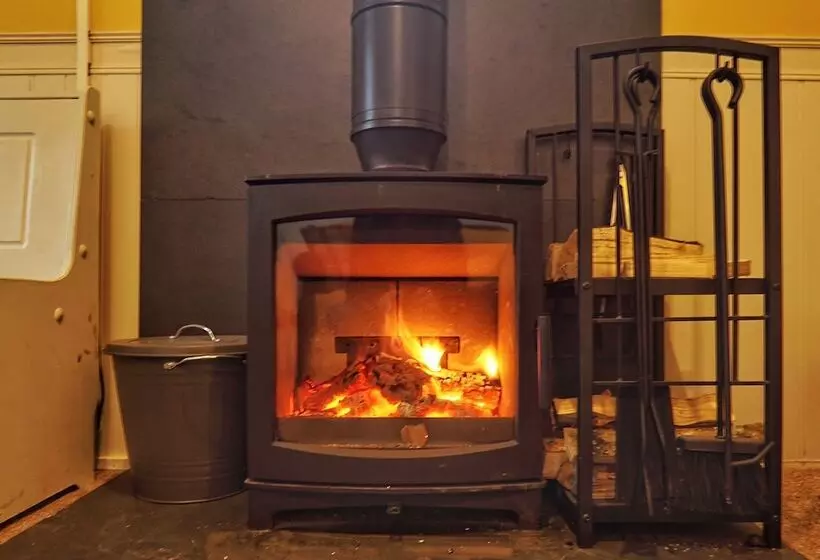 Family Friendly Rural Riverside 5 Bed Cottage