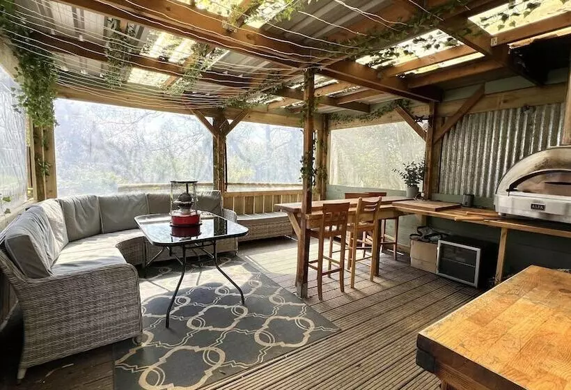 Family Friendly Rural Riverside 5 Bed Cottage