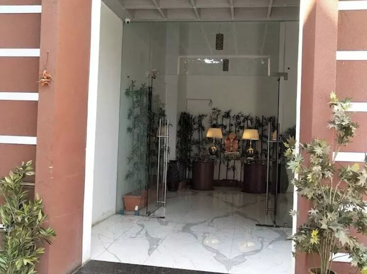 هتل Everland Rajkot