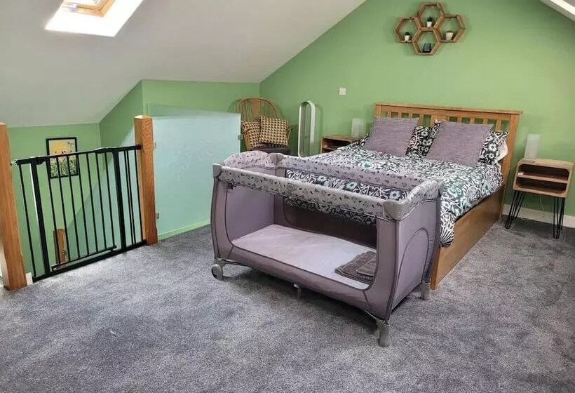 ホテル Forest Cedar Lodge, Cinderford, Sleeps 4