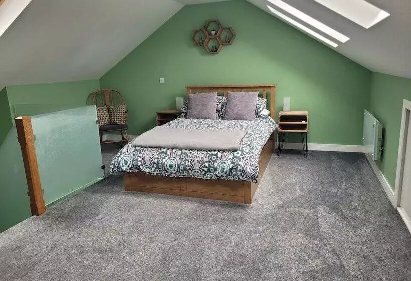 ホテル Forest Cedar Lodge, Cinderford, Sleeps 4