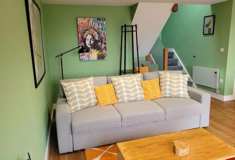 ホテル Forest Cedar Lodge, Cinderford, Sleeps 4