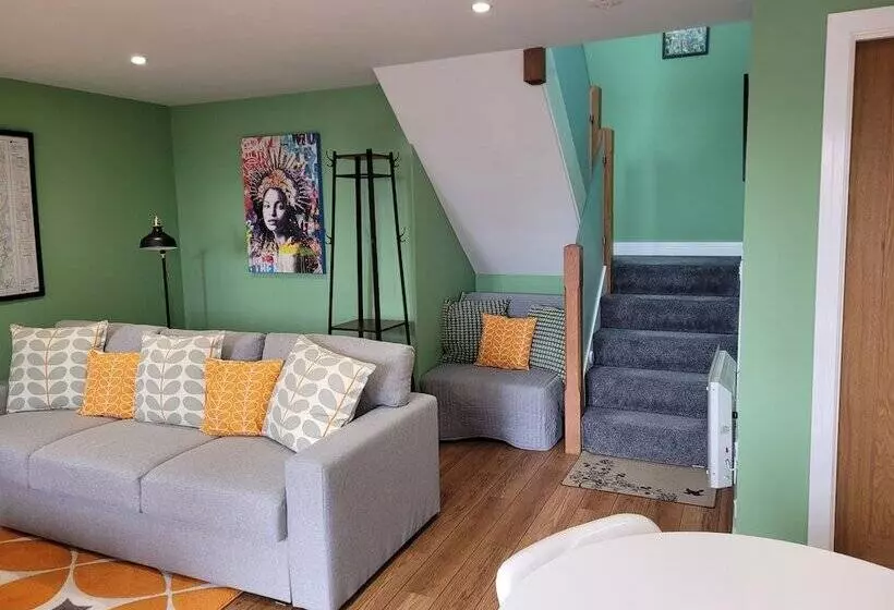 ホテル Forest Cedar Lodge, Cinderford, Sleeps 4