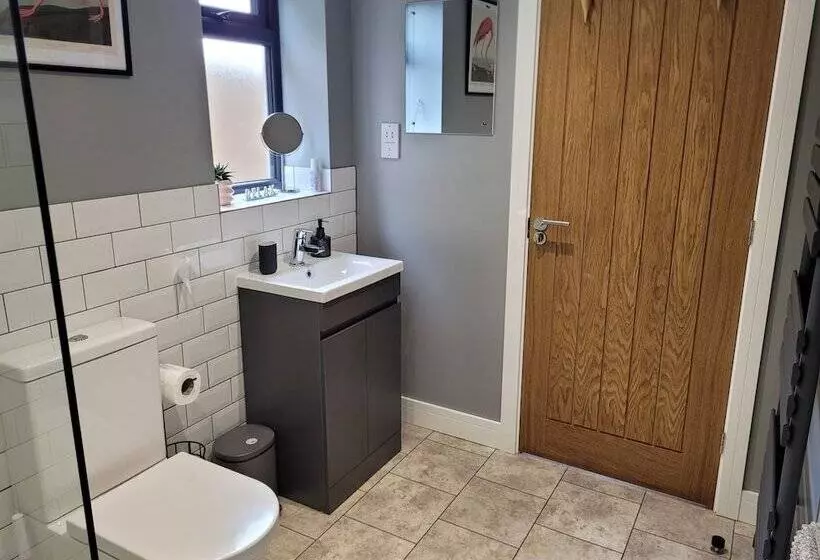 ホテル Forest Cedar Lodge, Cinderford, Sleeps 4