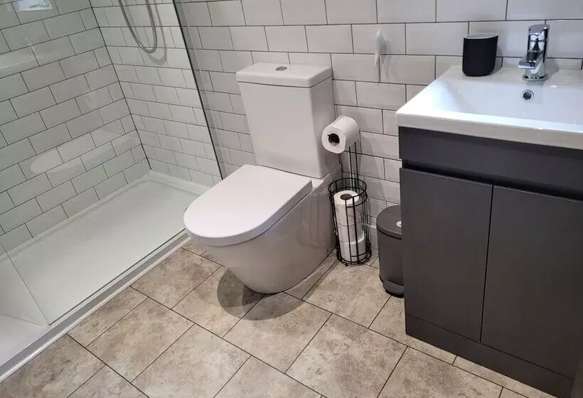 ホテル Forest Cedar Lodge, Cinderford, Sleeps 4