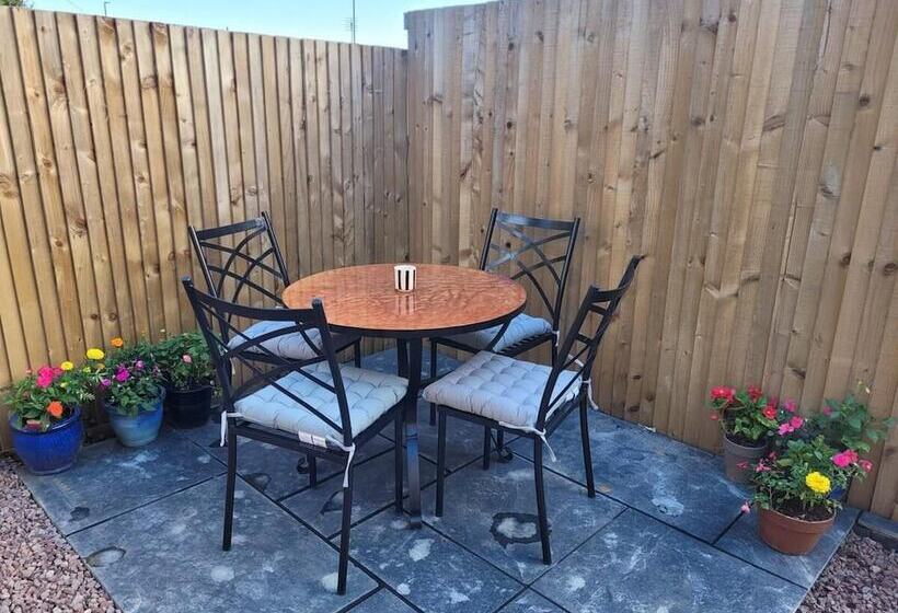 فندق Forest Cedar Lodge, Cinderford, Sleeps 4