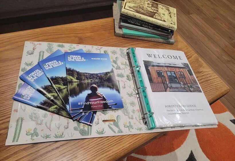 فندق Forest Cedar Lodge, Cinderford, Sleeps 4