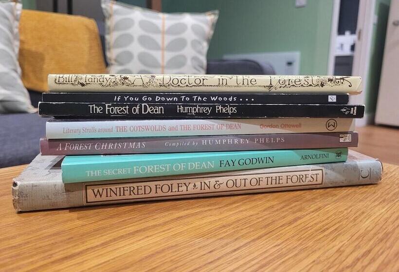 فندق Forest Cedar Lodge, Cinderford, Sleeps 4