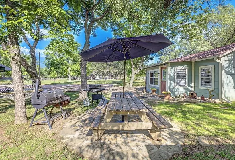 Charming Lakeview Cottage With Lake Access!