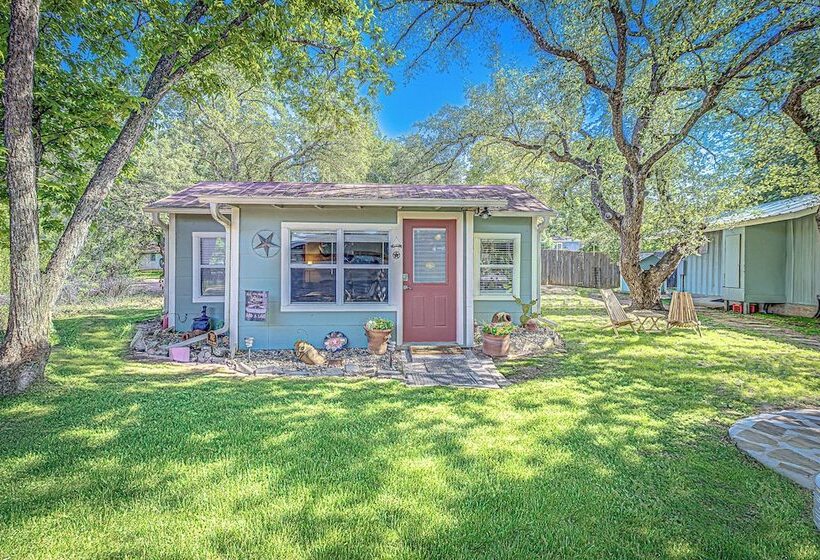 Charming Lakeview Cottage With Lake Access!