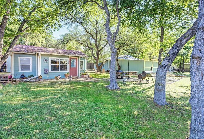 Charming Lakeview Cottage With Lake Access!