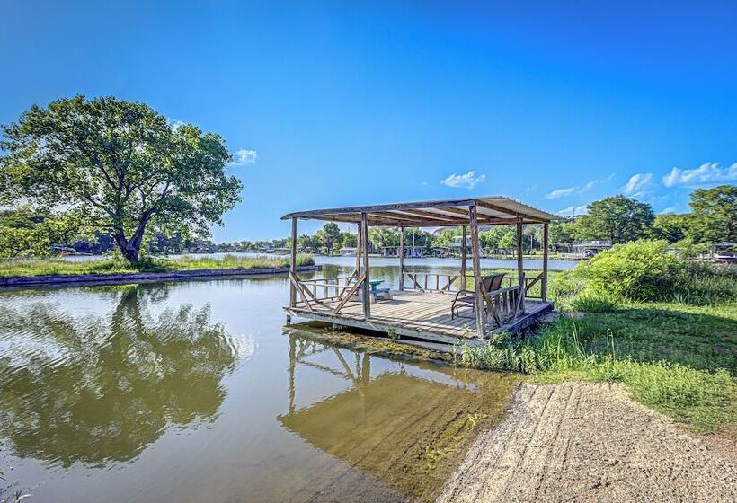 Charming Lakeview Cottage With Lake Access!