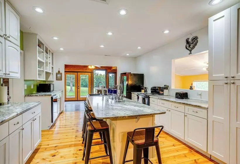 Peaceful Perry Home W/ Patio   Pets Welcome!