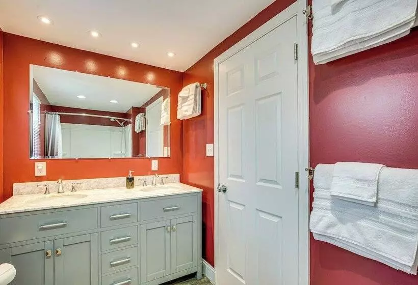 Peaceful Perry Home W/ Patio   Pets Welcome!