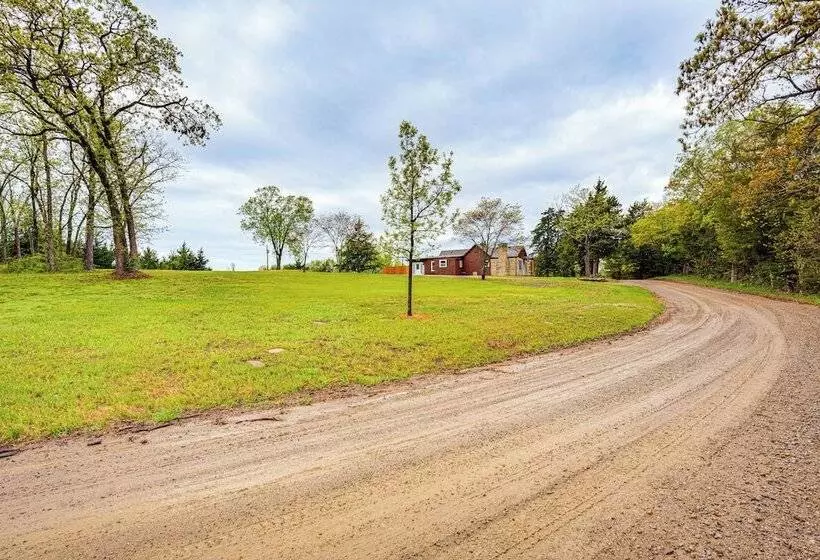 Peaceful Perry Home W/ Patio   Pets Welcome!