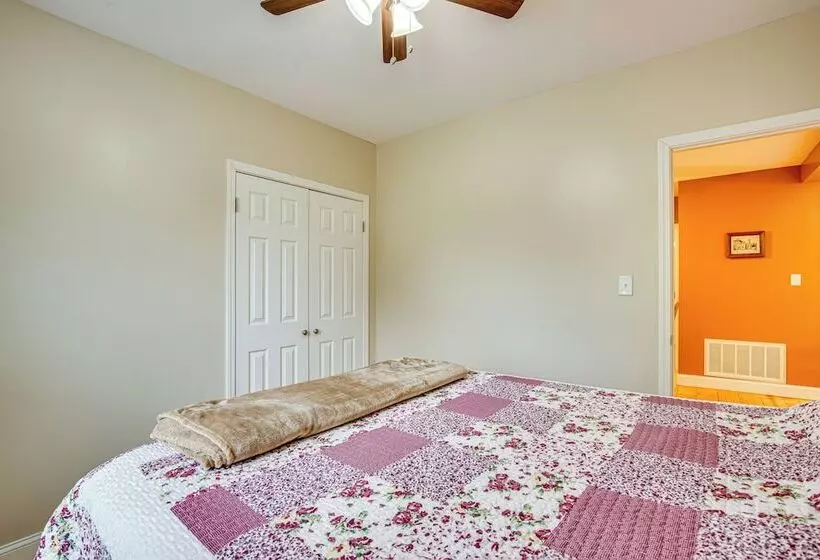 Peaceful Perry Home W/ Patio   Pets Welcome!