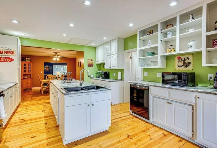 Peaceful Perry Home W/ Patio   Pets Welcome!