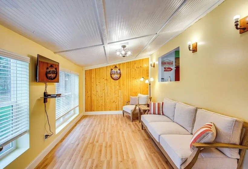 Peaceful Perry Home W/ Patio   Pets Welcome!