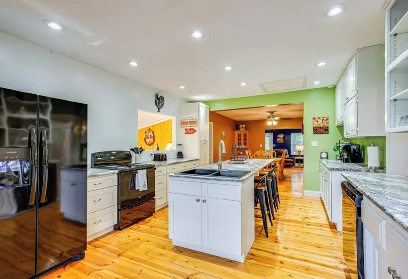 Peaceful Perry Home W/ Patio   Pets Welcome!