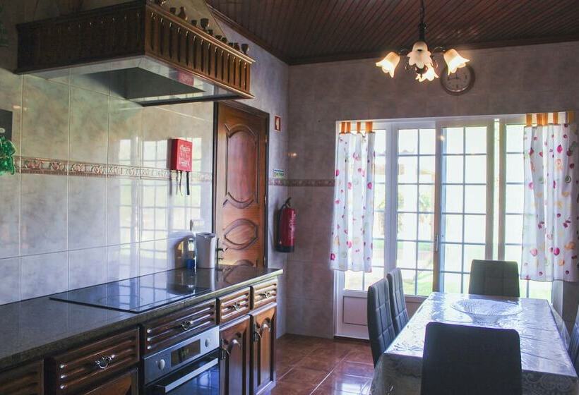 פנסיון Vila Almeida