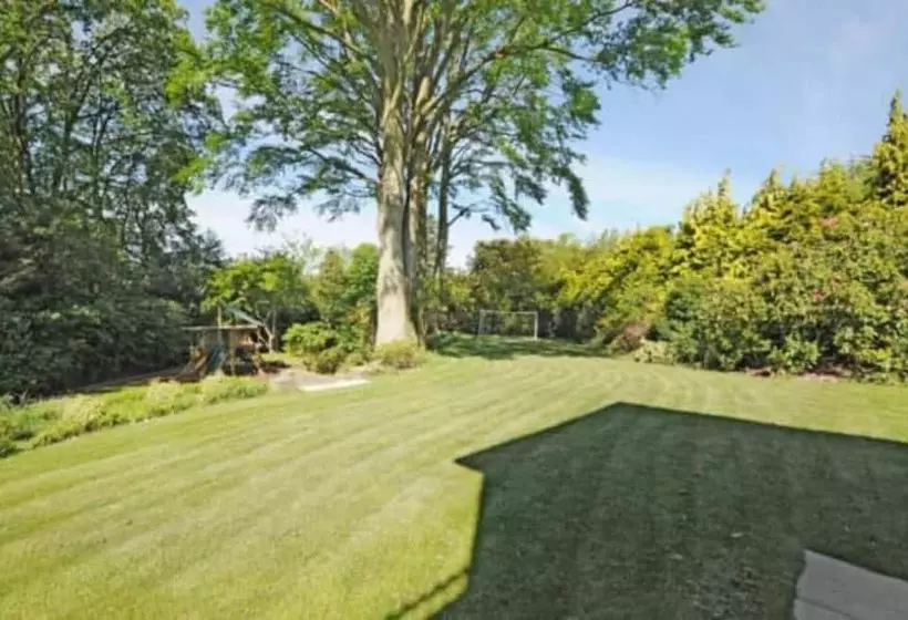 レジデンス Captivating 5 Bed House In Woking