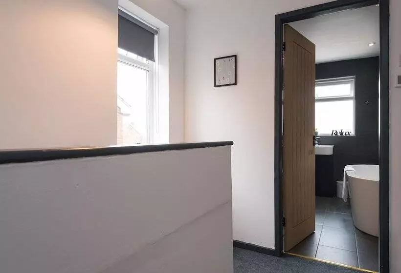 اقامتگاه Captivating Beverley 3 Bed House Private Parking